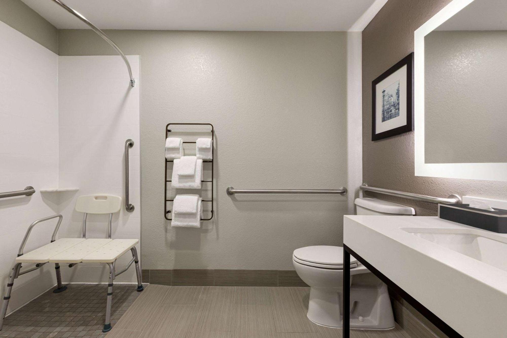 La Quinta By Wyndham Oxford - Anniston Hotel Eksteriør billede